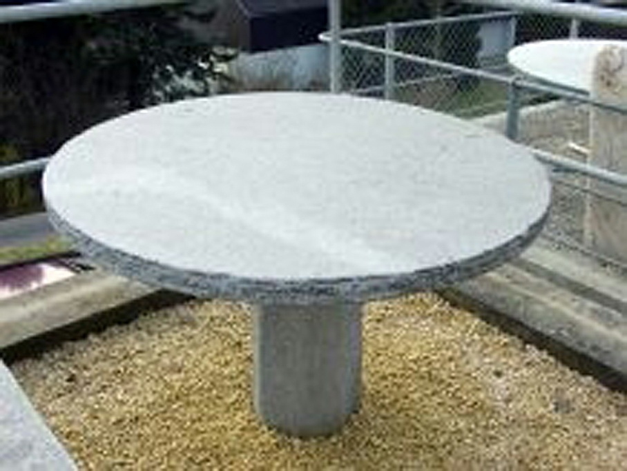 Granit-Tisch - Brönnimann Grabmale
